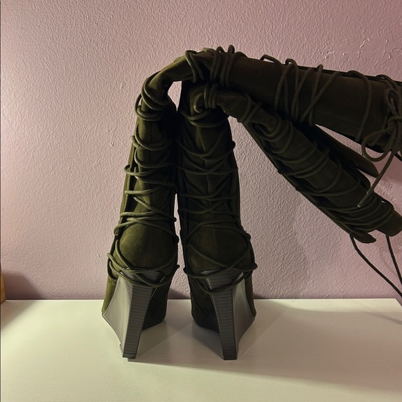 Shoe Dazzle Olive Green Wedge Heeled Laced/Zipper Wide-Calf Boots - Picture 3 of 5